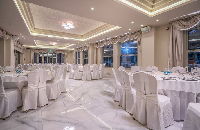 //www.jet2holidays.com/-/media/assets/wedding custom overviews/zante park/zth_74409_zante-park-resort-and-spa-zth_140126_01_custom-overview--689-x-448.jpeg